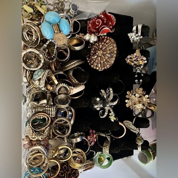 Vtg Estate Costume Jewelry 3 Lb Lot Signed Unsigned Wearable craft junk repurpos - Picture 10 of 11